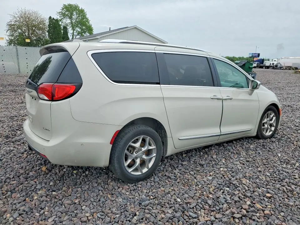2019 CHRYSLER PACIFICA LIMITED  