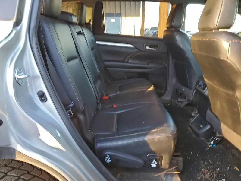 2018 TOYOTA HIGHLANDER SE  