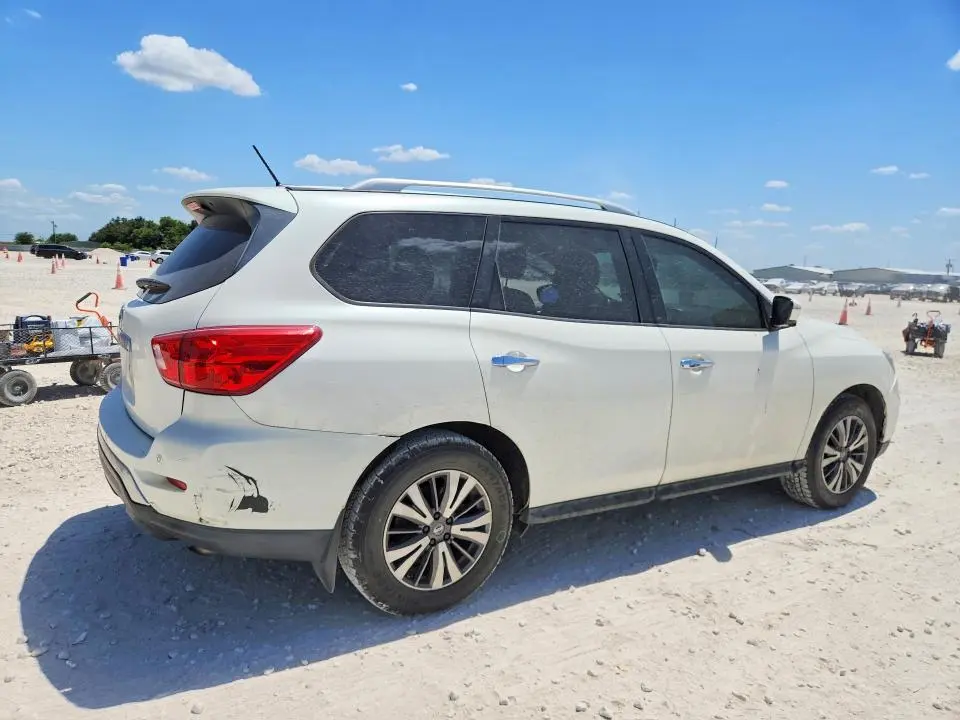 2017 NISSAN PATHFINDER SL  