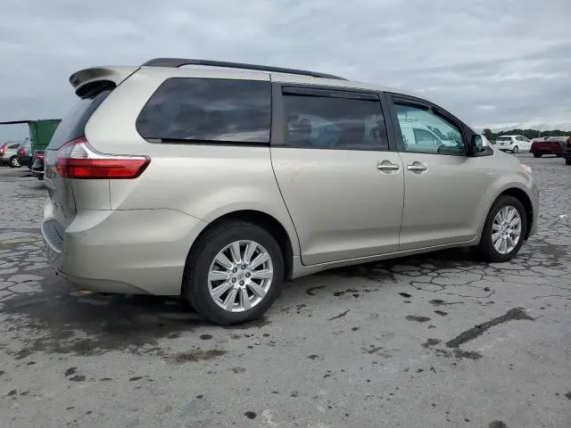 2017 TOYOTA SIENNA XLE  
