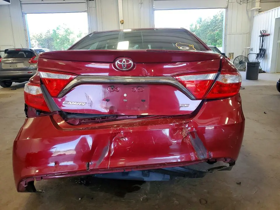 2015 TOYOTA CAMRY SE  