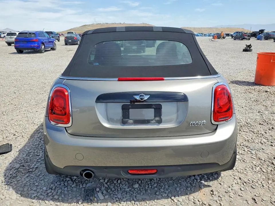 2017 MINI COOPER   