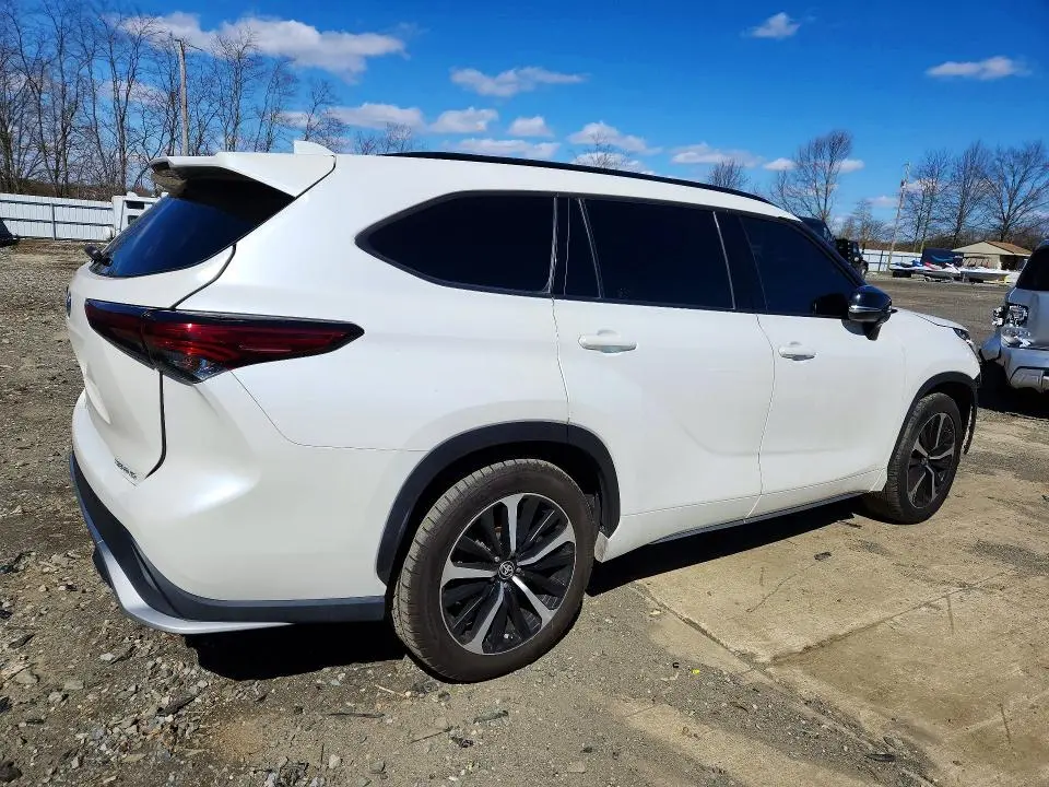 2021 TOYOTA HIGHLANDER XSE  