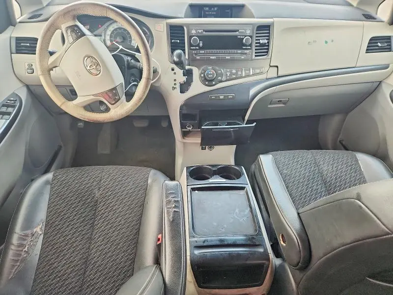 2011 TOYOTA SIENNA SPORT  