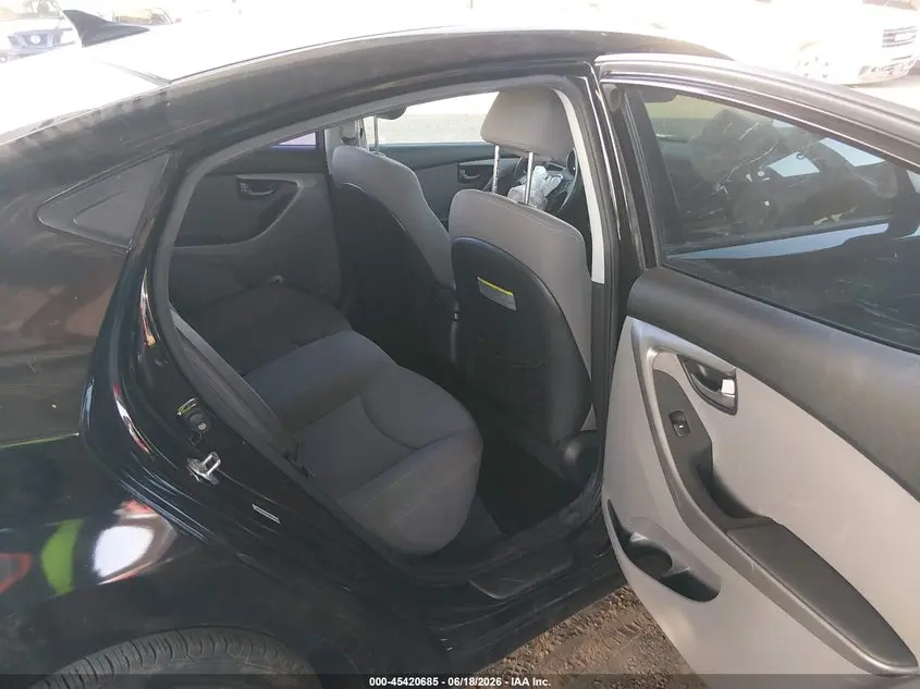 2014 HYUNDAI ELANTRA SE