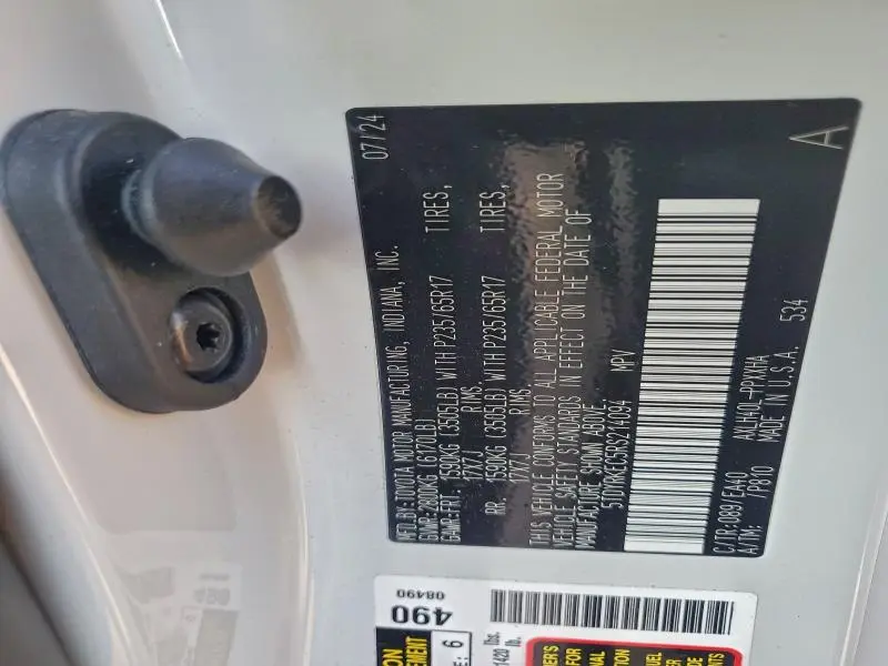 2024 TOYOTA SIENNA XLE  