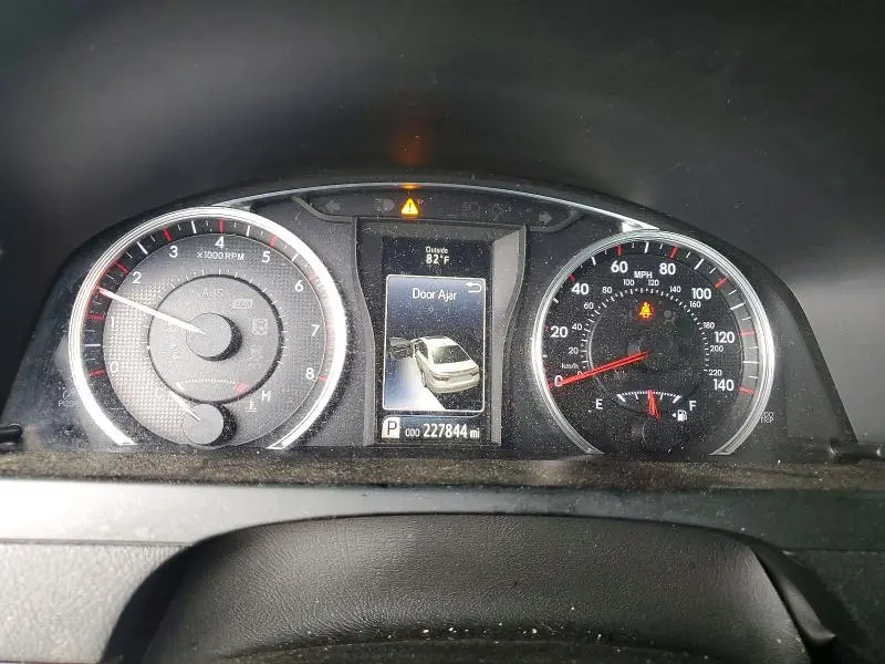 2016 TOYOTA CAMRY SE  