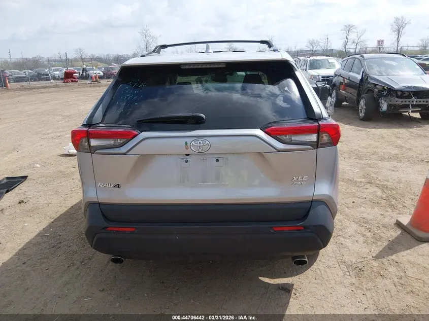 2020 TOYOTA RAV4 XLE