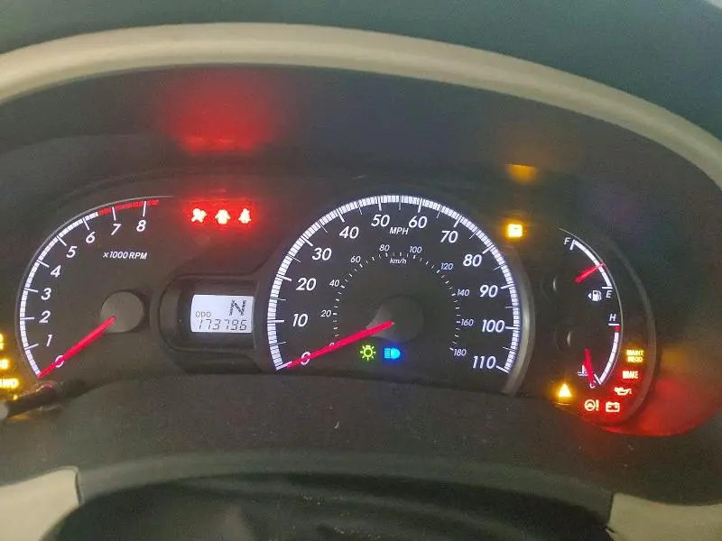 2012 TOYOTA SIENNA LE  