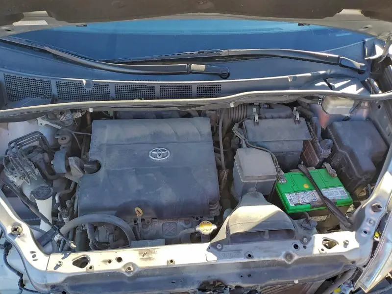 2016 TOYOTA SIENNA LE  