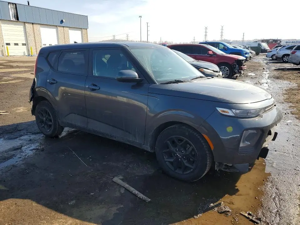 2022 KIA SOUL LX  