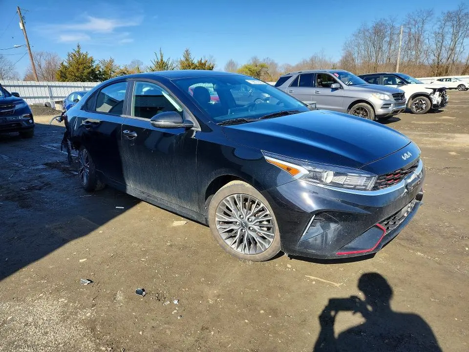 2023 KIA FORTE GT-LINE  