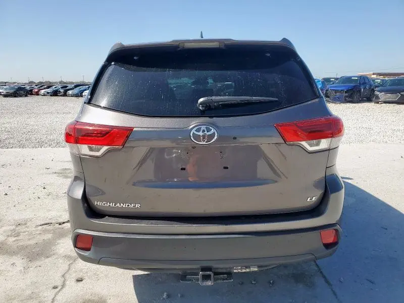 2018 TOYOTA HIGHLANDER LE  
