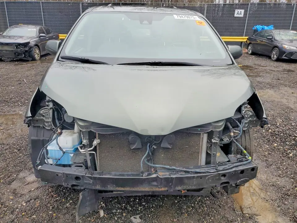 2019 TOYOTA SIENNA XLE 8-PASSENGER  