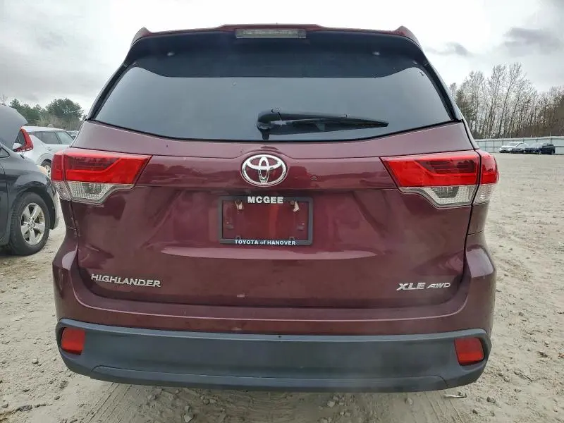 2018 TOYOTA HIGHLANDER SE  