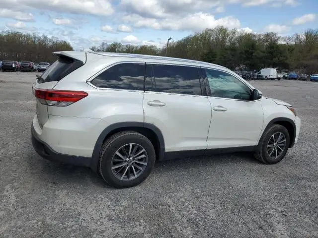 2019 TOYOTA HIGHLANDER SE  