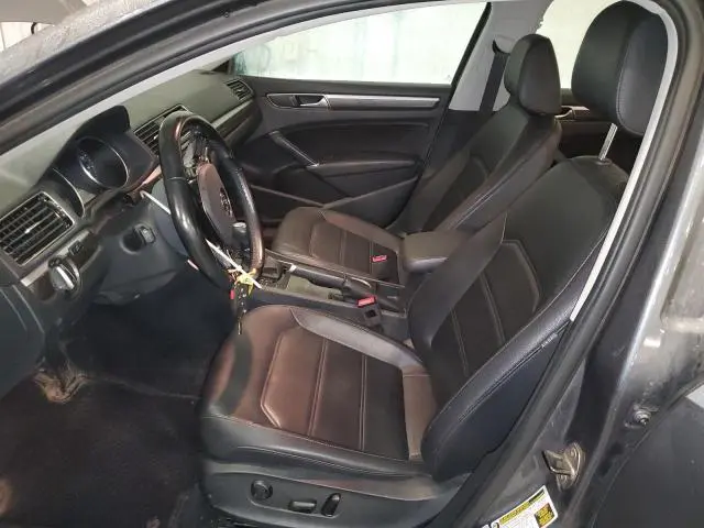 2017 VOLKSWAGEN PASSAT SE