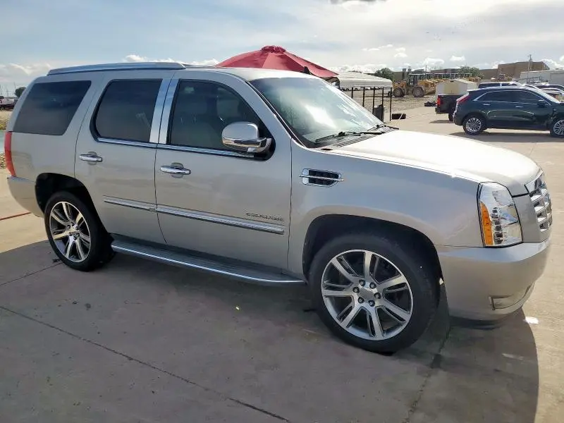 2010 CADILLAC ESCALADE   