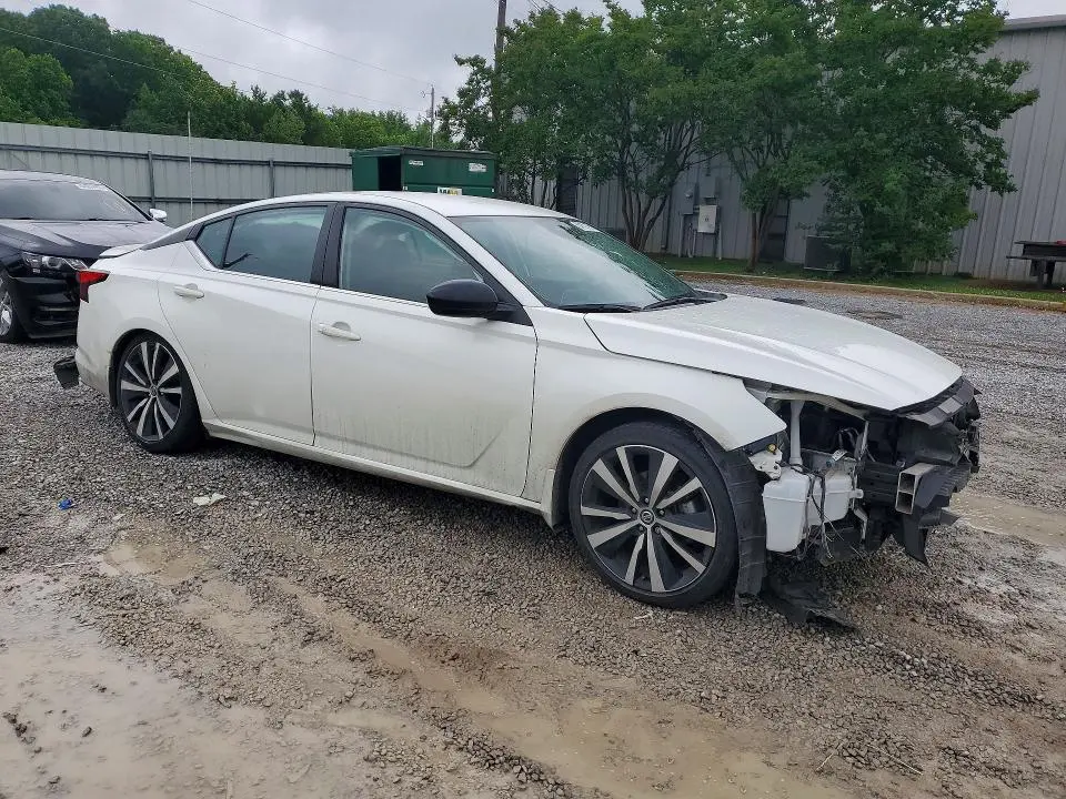 2022 NISSAN ALTIMA SR  
