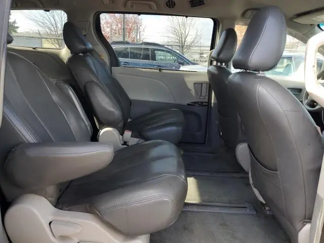 2014 TOYOTA SIENNA LE  