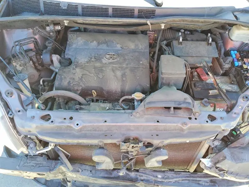 2016 TOYOTA SIENNA LE  