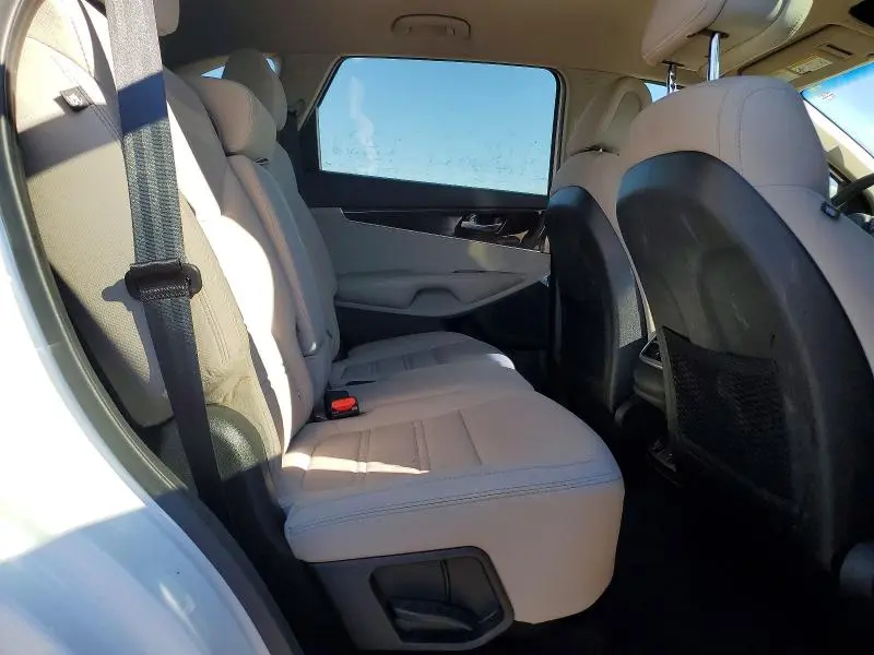 2016 KIA SORENTO LX  