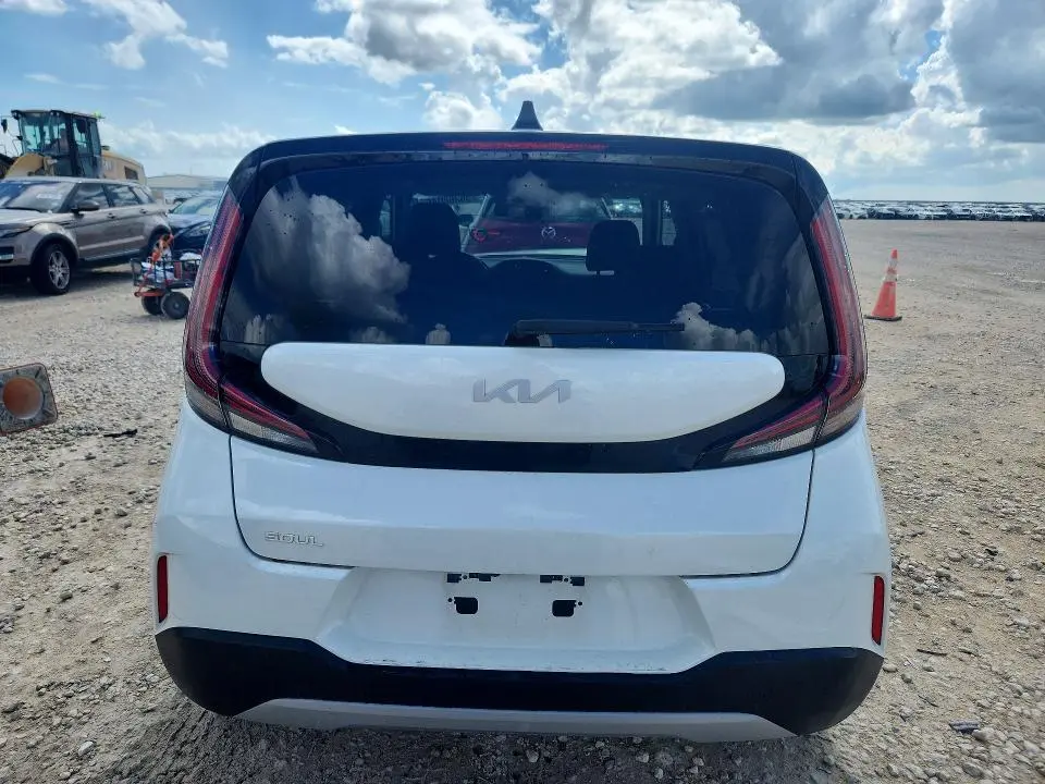 2024 KIA SOUL LX  