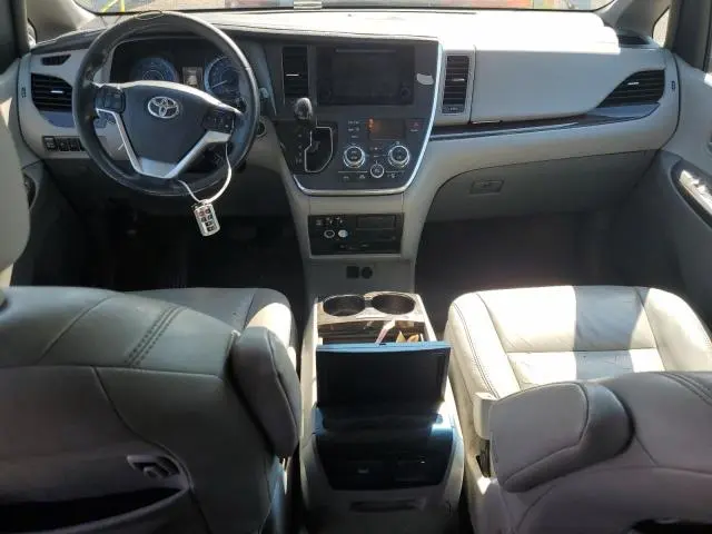 2017 TOYOTA SIENNA XLE  