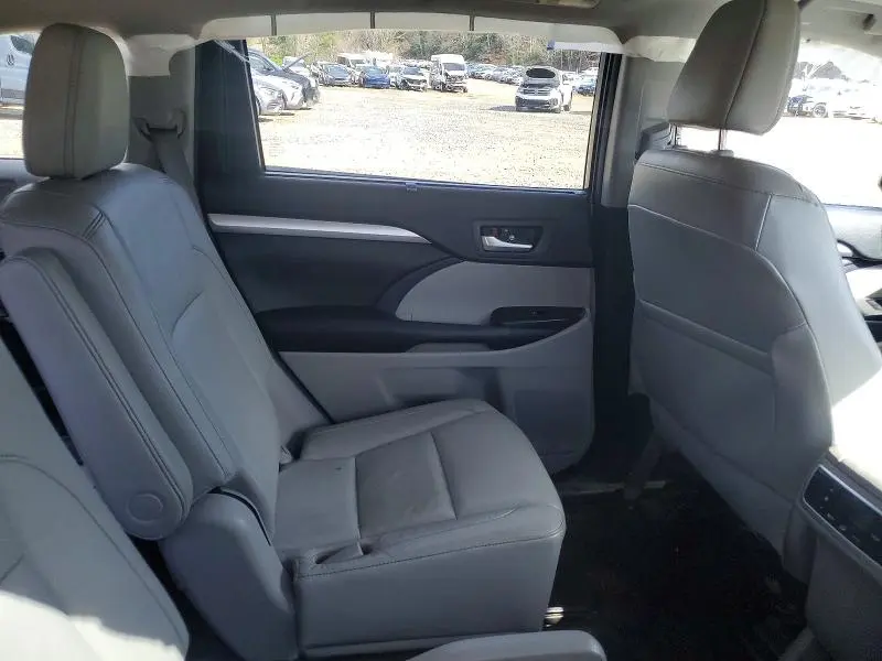2017 TOYOTA HIGHLANDER XLE  
