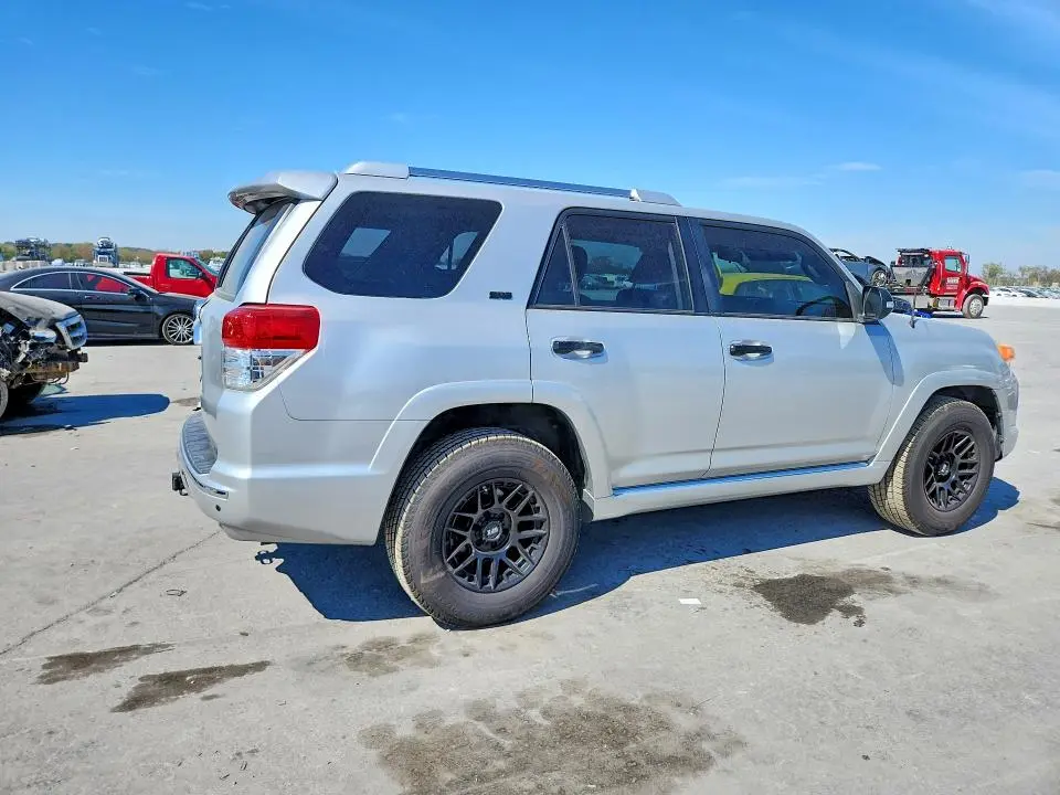 2010 TOYOTA 4RUNNER SR5  