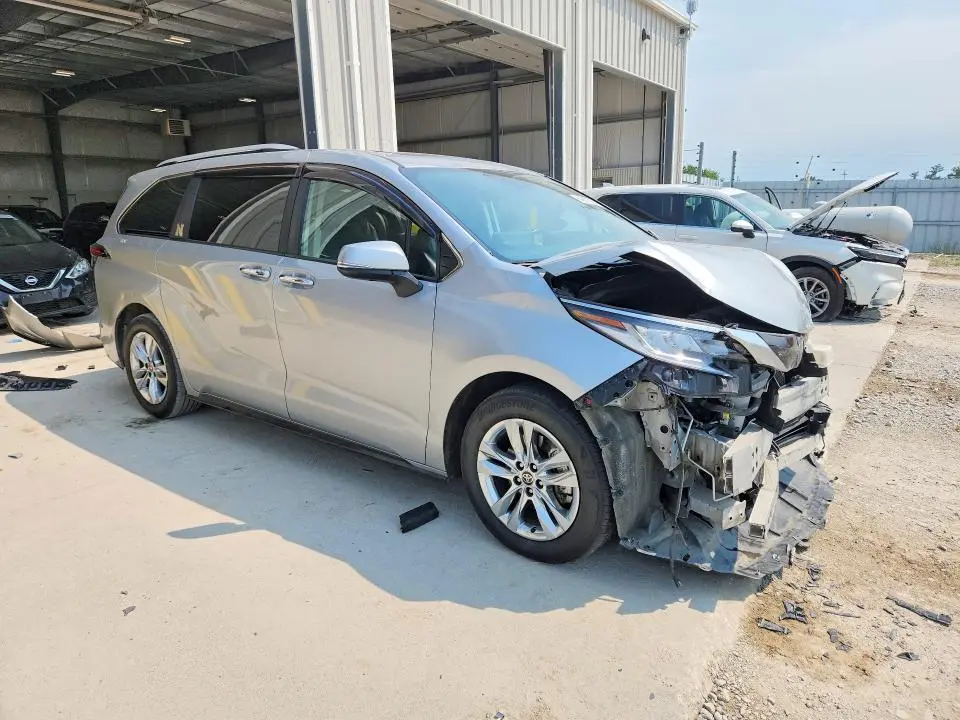 2023 TOYOTA SIENNA LIMITED 7-PASSENGER  
