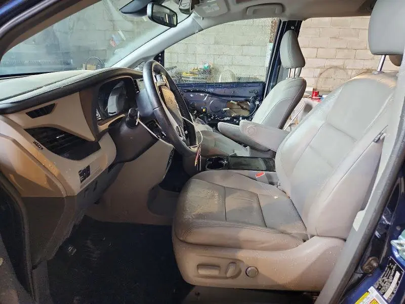 2018 TOYOTA SIENNA XLE 8-PASSENGER  