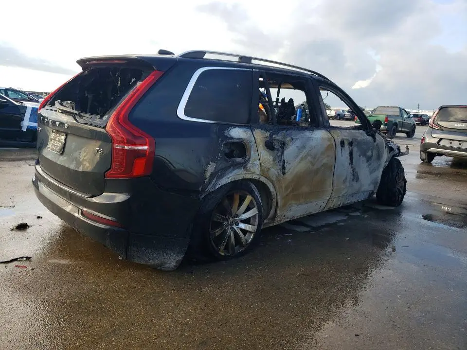 2016 VOLVO XC90 T6  