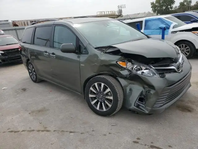 2019 TOYOTA SIENNA XLE