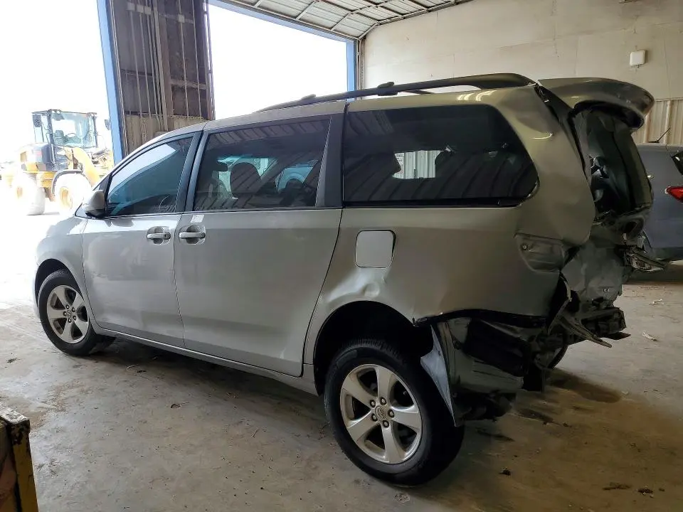 2011 TOYOTA SIENNA LE  