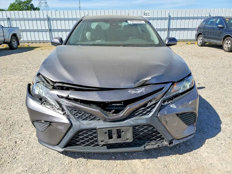 2018 TOYOTA CAMRY SE  