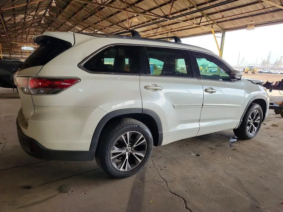 2016 TOYOTA HIGHLANDER XLE  