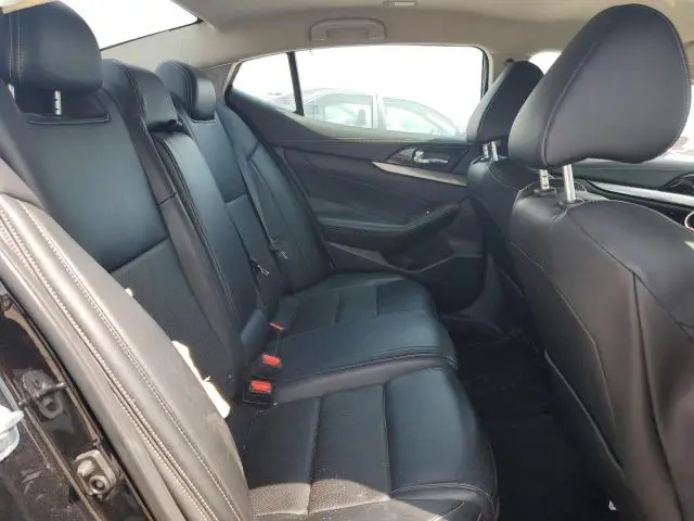 2022 NISSAN MAXIMA SV  