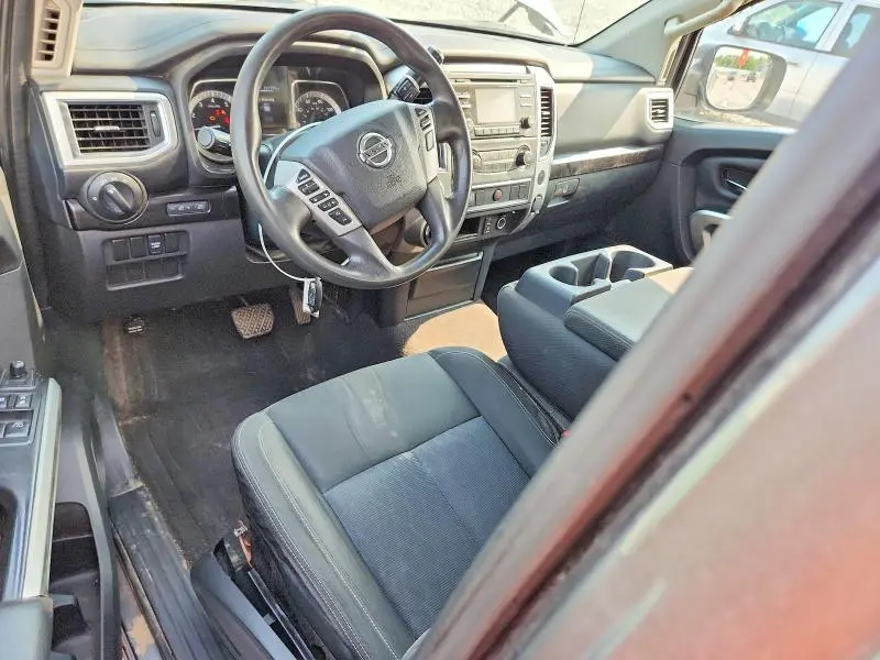 2017 NISSAN TITAN SV  