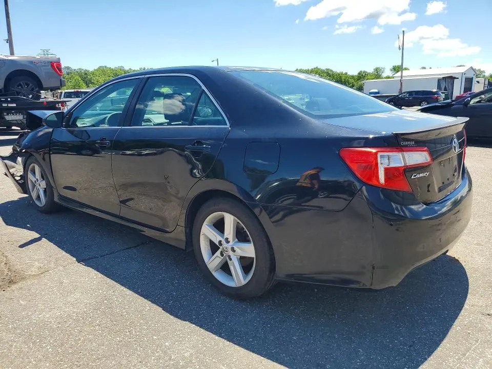 2014 TOYOTA CAMRY SE  