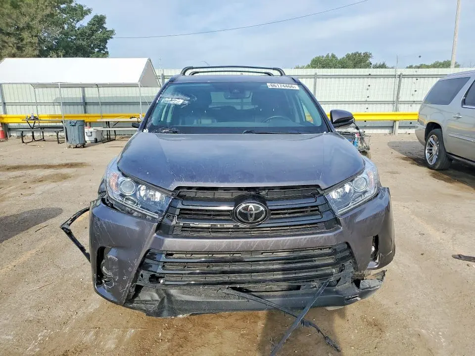 2018 TOYOTA HIGHLANDER SE  