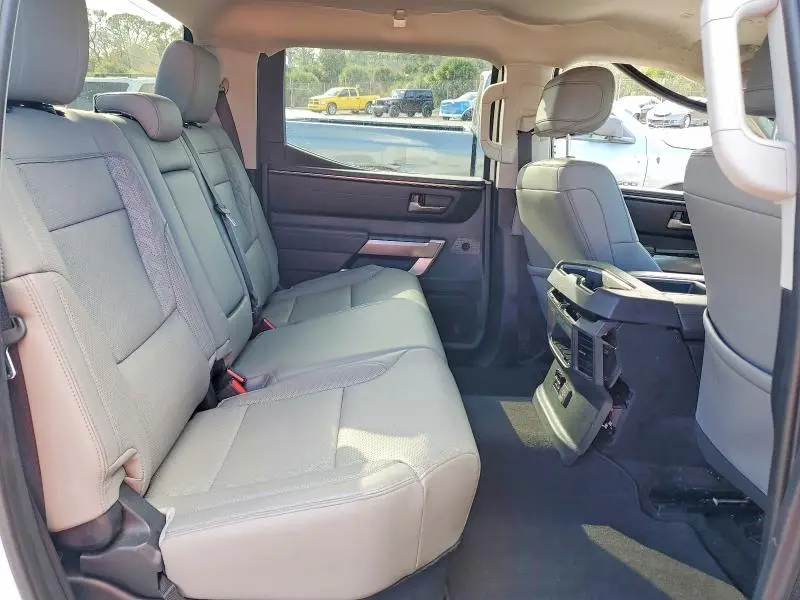 2024 TOYOTA TUNDRA CREWMAX SR  