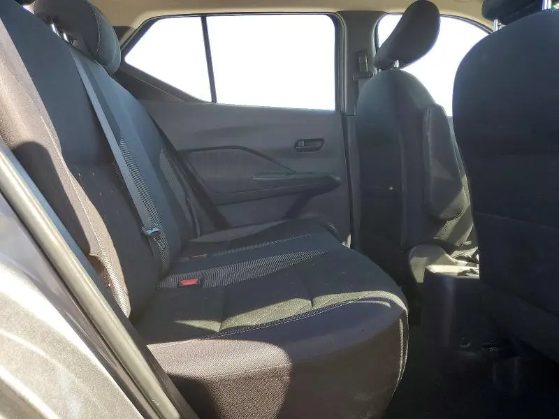 2018 NISSAN KICKS S  