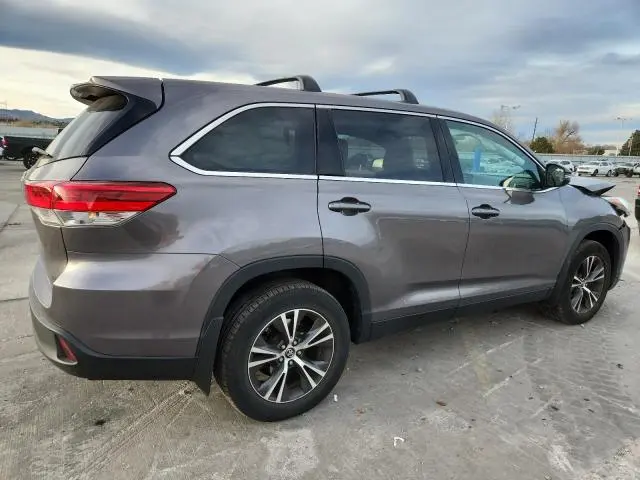 2019 TOYOTA HIGHLANDER LE  