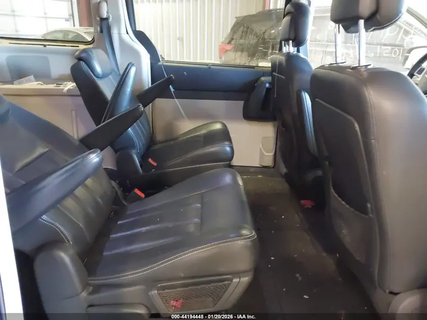 2010 CHRYSLER TOWN & COUNTRY TOURING PLUS