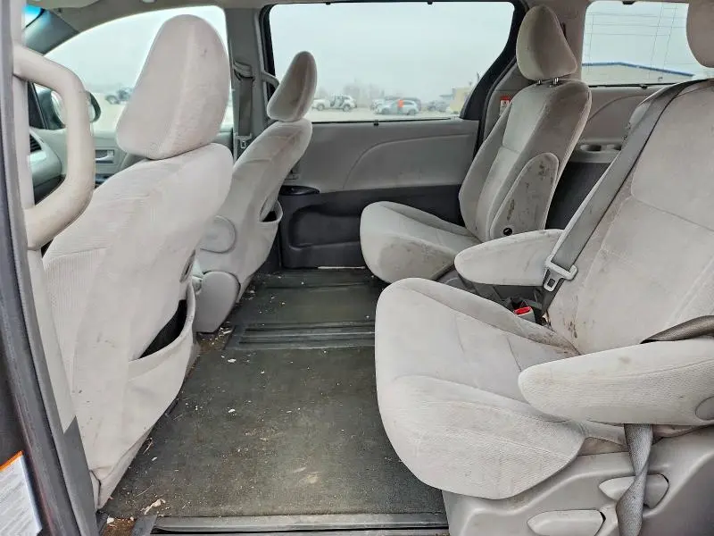 2015 TOYOTA SIENNA LE 8-PASSENGER  