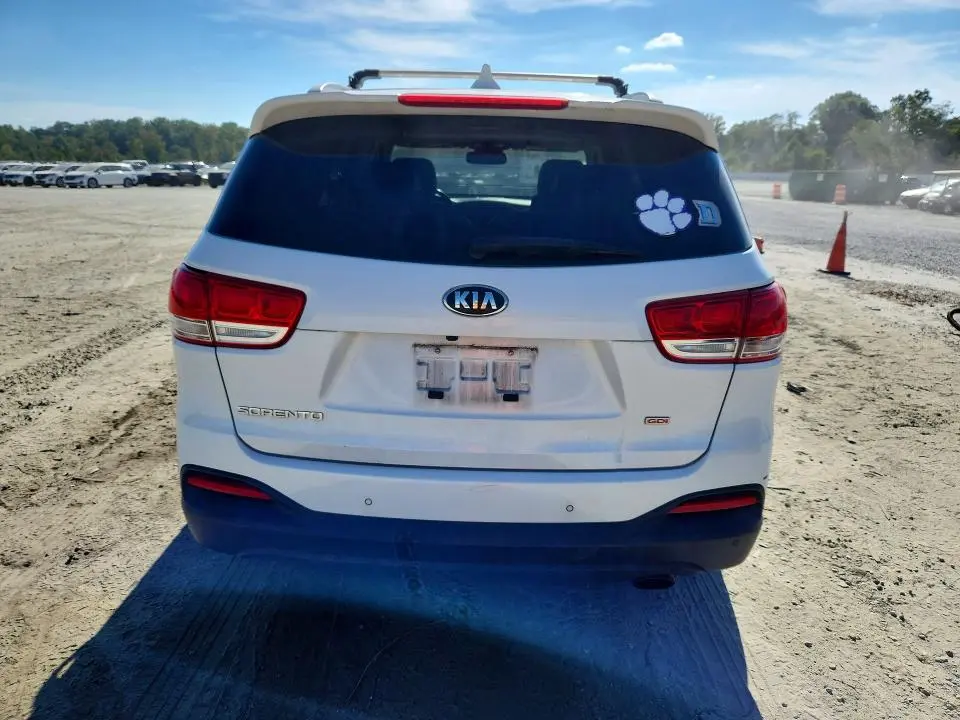 2017 KIA SORENTO LX  