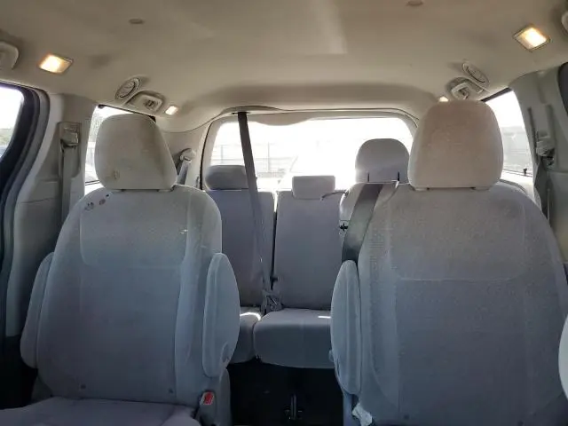 2017 TOYOTA SIENNA LE  