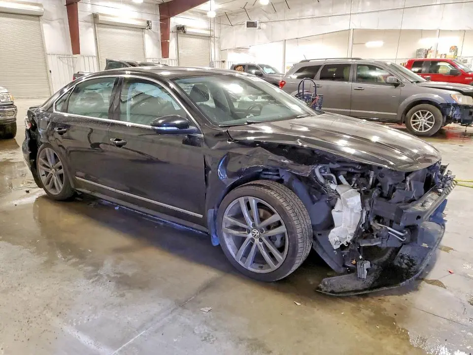 2016 VOLKSWAGEN PASSAT SE  
