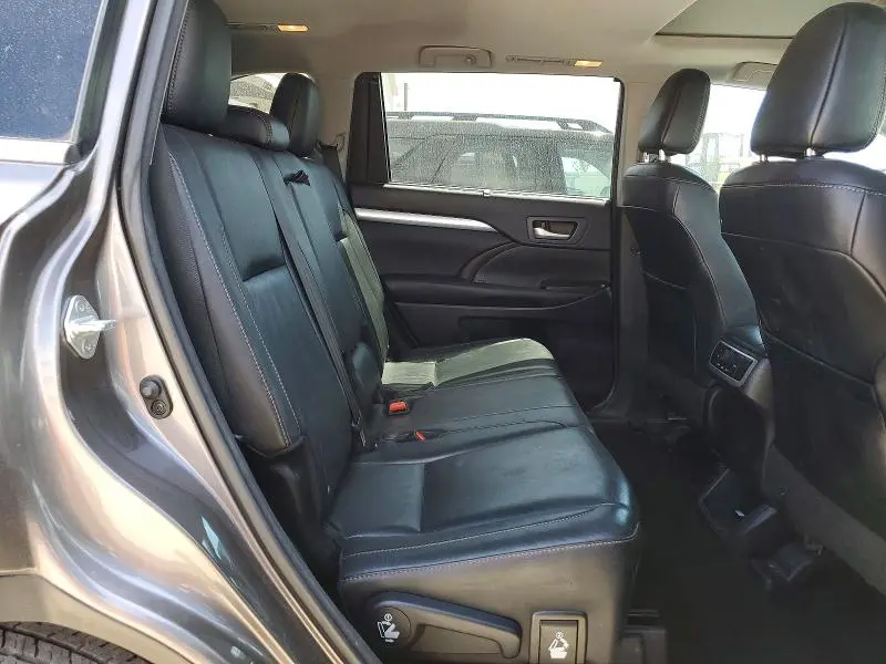 2016 TOYOTA HIGHLANDER XLE  